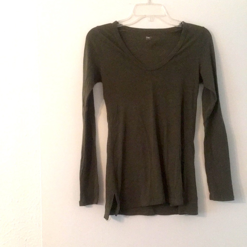 GAP green scoop neck long sleeve top. Size Small.